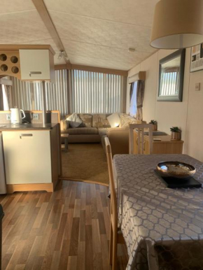 B58 3bed caravan, sleeps up to 8, free Wi-Fi, parking
